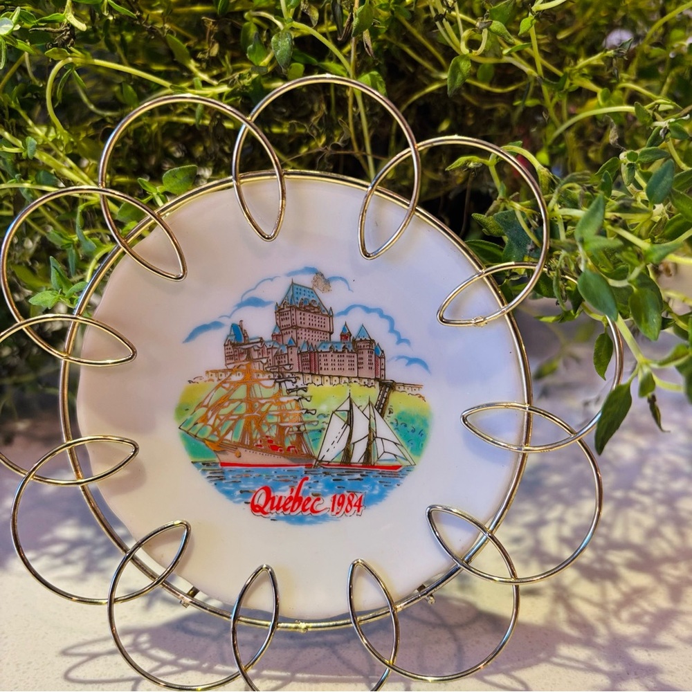 Quebec 1984 Souvenir Plate with Gold Trim
